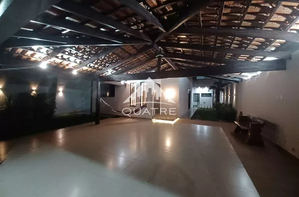 CASA À VENDA NO JÓQUEI CLUB | 3 QUARTOS, SUÍTE E ACABAMENTOS EM PORCELANAT - Foto 3