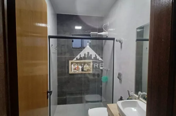 CASA À VENDA NO JÓQUEI CLUB | 3 QUARTOS, SUÍTE E ACABAMENTOS EM PORCELANAT - Foto 2
