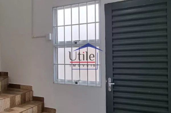 CASA SOBRADADA PARA LOCAÇÃO EM VALINHOS - JD. UNIVERSO