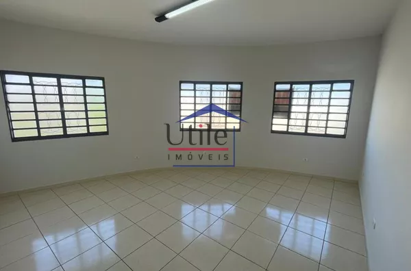 SALA COMERCIAL PARA LOCAÇÃO EM VALINHOS - RES. SANTA GERTRUDES