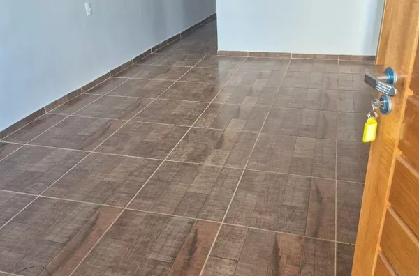 LOCAÇÃO: CASA NO BAIRRO FRARON (ROGERIO DAS CHAVES - CASA 02)