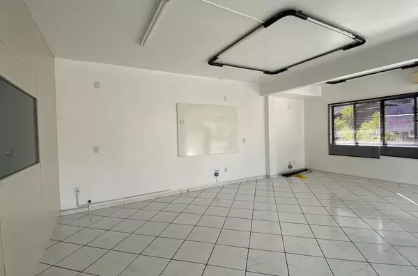 SALA - COMERCIAL - EDIFÍCIO DOMINGOS SAUGO