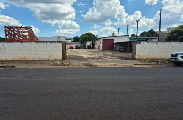 LOCAÇÃO: BARRACÃO NO BAIRRO INDUSTRIAL