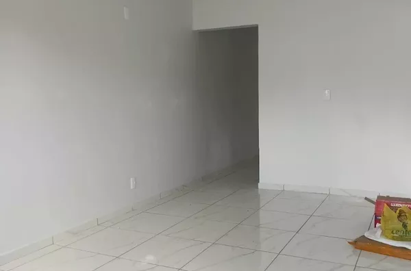 LOCAÇÃO: CASA NO BAIRRO FRARON (ROGERIO DAS CHAVES - CASA 02)