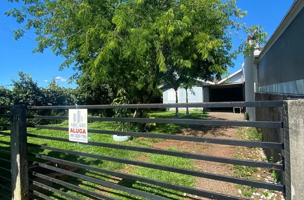 LOCAÇÃO: CASA NO BAIRRO SÃO FRANCISCO 
