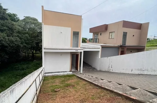 VENDA: SOBRADO NO BAIRRO AEROPORTO 