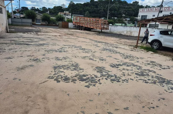 LOCAÇÃO: BARRACÃO NO BAIRRO INDUSTRIAL