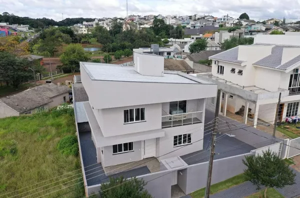 VENDA: CASA DE ALTO PADRÃO NO BAIRRO PARQUE DO SOM 