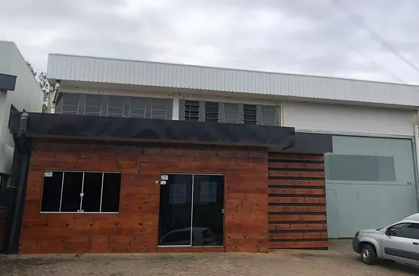 BARRACÃO NO BAIRRO FRARON 