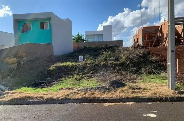 VENDA: TERRENO NO LOTEAMENTO DOM LUIZ 