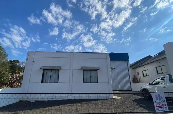 LOCAÇÃO: BARRACÃO NO BAIRRO MENINO DEUS 