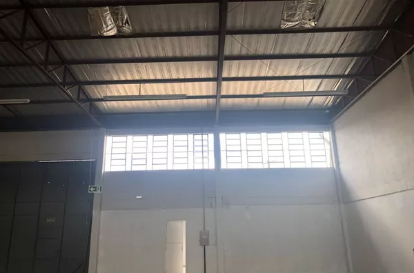 BARRACÃO NO BAIRRO FRARON 