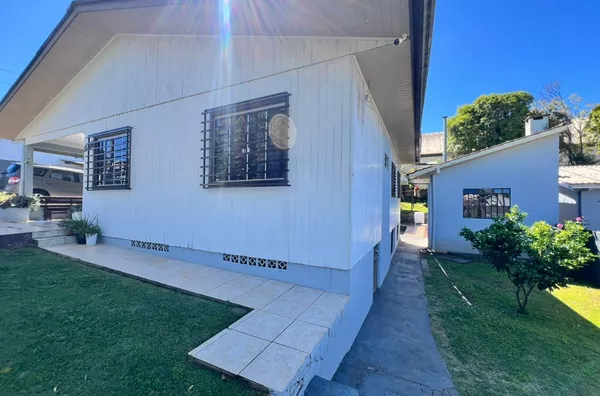 VENDA: CASA NO BAIRRO AEROPORTO - COM POSSIBILIDADE COMERCIAL