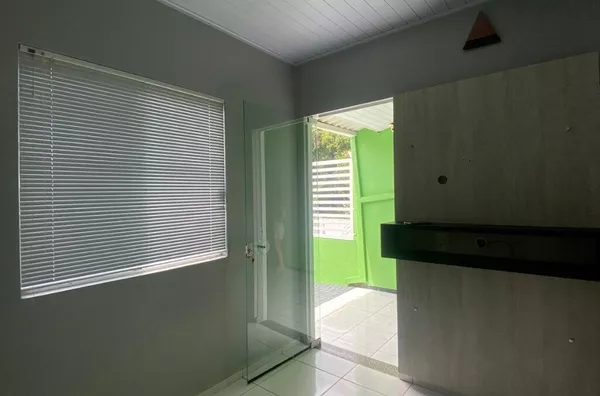 LOCAÇÃO: CASA NO BAIRRO PARQUE DO SOM 