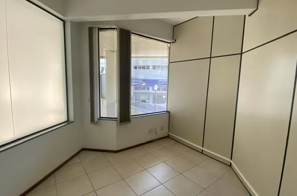 LOCAÇÃO: SALA 08 - SHOPPING ITACOLOMI 