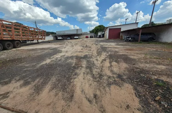 LOCAÇÃO: BARRACÃO NO BAIRRO INDUSTRIAL
