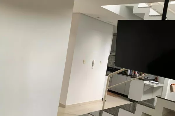 VENDA: SOBRADO NO BAIRRO AEROPORTO  