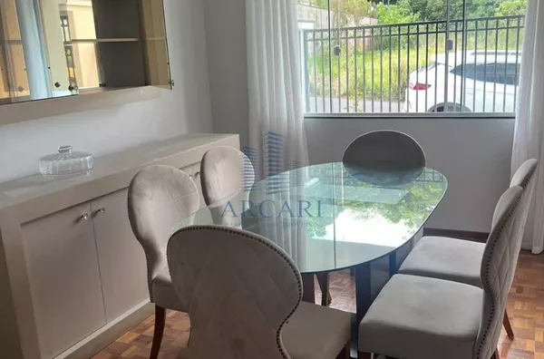 CASA DE ALTO PADRÃO, em área NOBRE da cidade