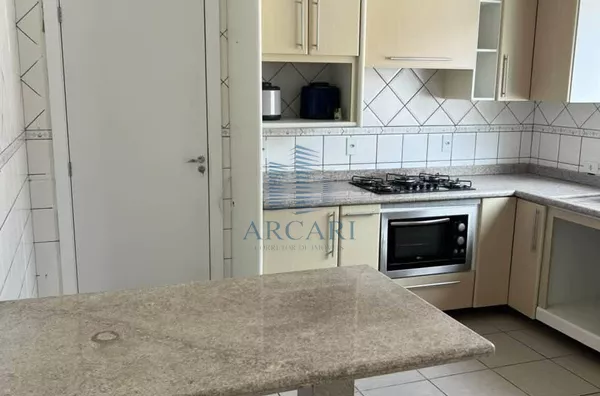 CASA DE ALTO PADRÃO, em área NOBRE da cidade