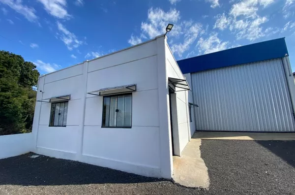 VENDA: BARRACÃO NO BAIRRO MENINO DEUS 