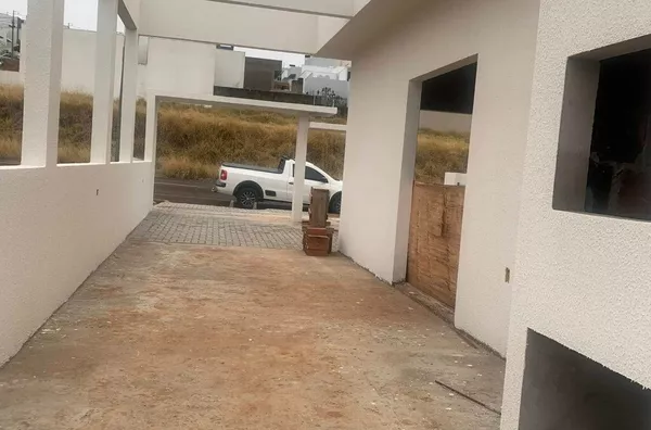 VENDA: CASA NO BAIRRO FRARON