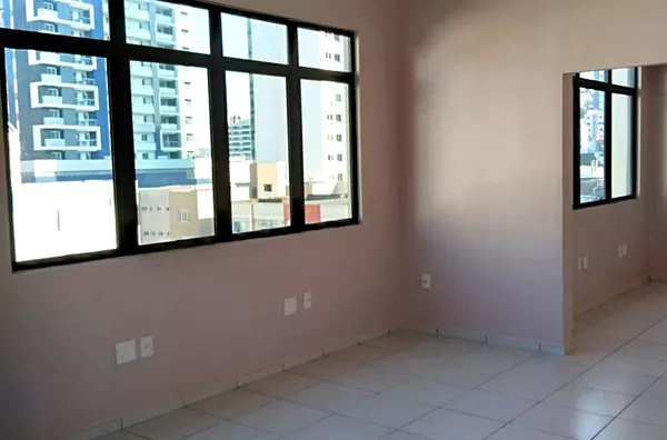 LOCAÇÃO: SALA COMERCIAL 404 - EDIFÍCIO COMERCIAL DALLA VALLE