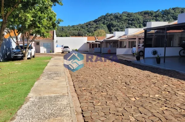 CASA COM 03 QUARTOS || BAIRRO PINHEIRINHO || PATO BRANCO - PR