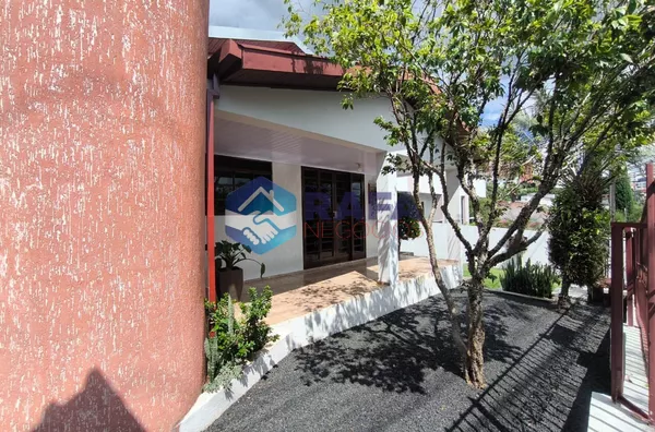 CASA AMPLA MISTA || BAIRRO BRASILIA || PATO BRANCO - PR