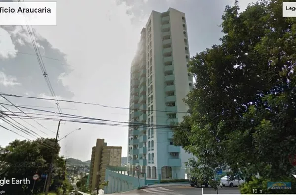 Apartamento com excelente localização , com 1 suite mais 2 quartos, 2 salas, cozinha, lavanderia, dispensa , 1 vaga de garagem