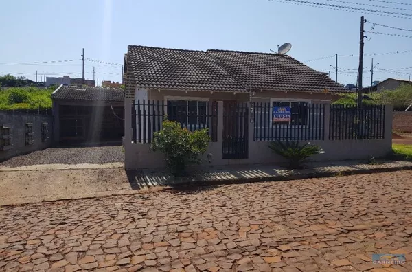Casa toda murada , com sistema de seguranca.