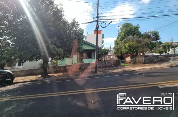 Terreno de esquina à venda com 847 m²