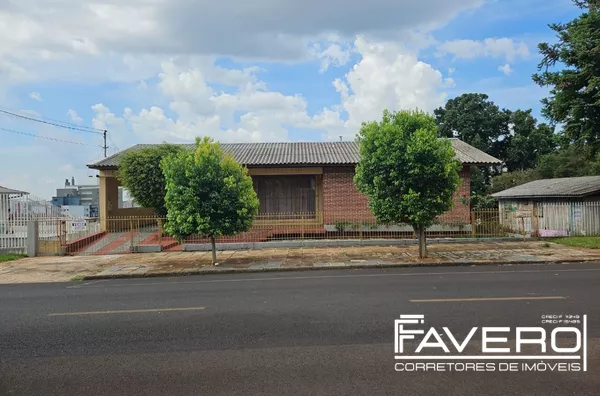 Espaçosa Residência com Potencial Comercial em Localização Privilegiada no Bairro La Salle