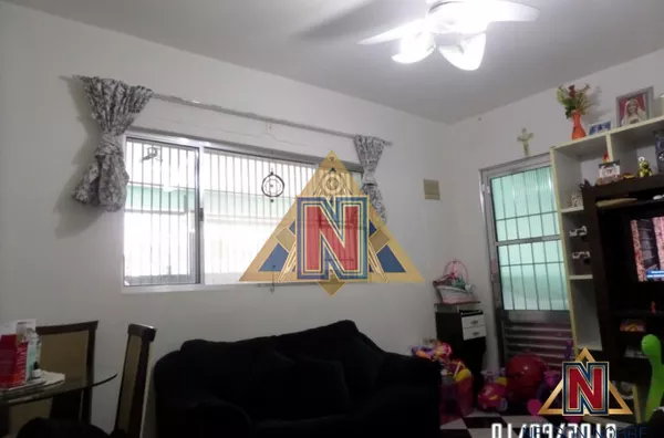 CASA COM FRENTE PARA DUAS RUAS 