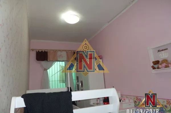 CASA COM FRENTE PARA DUAS RUAS 