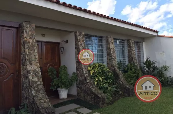 OPORTUNIDADE ÚNICA TERRENO DUPLO TOTALIZANDO 754 M² - COM EXCELENTE CASA DE 226,50 M² 