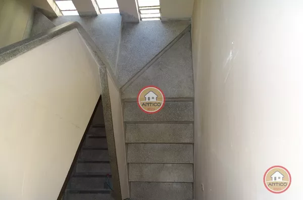 ESCADARIA APARTAMENTOS