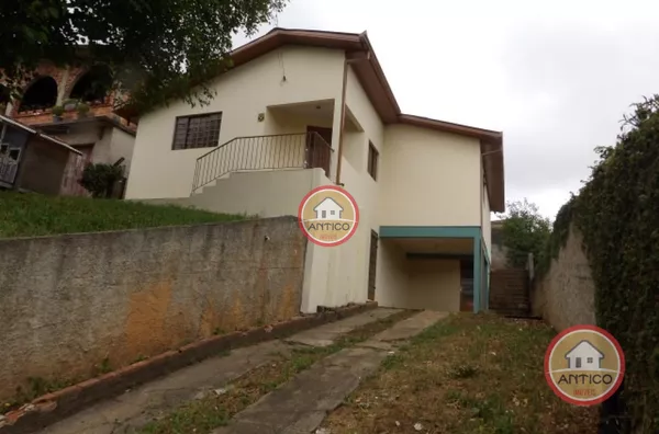 CASA COM 3 QUARTOS - 1 SUITE- GARAGEM COBERTA - C/61,60 m²