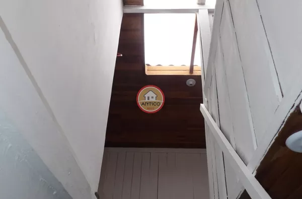 ESCADA  DE ACESSO PISO SUPERIOR