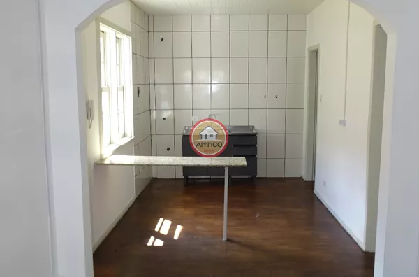 CONDOMINIO BAIXO - AP CENTRAL - PROX  REITORIA UFPR-  69,00 m²