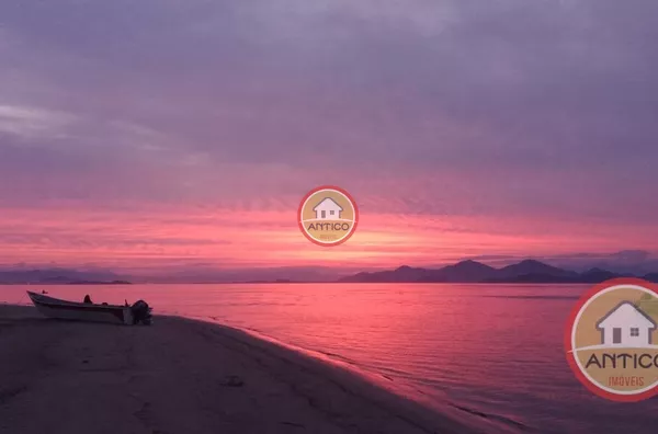 ILHA DAS PEÇAS –TERRENO COM 935 M² - O PARAÍSO DOS GOLFINHOS