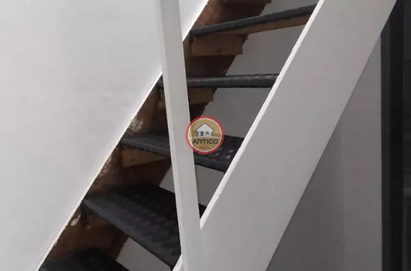 ESCADA  DE ACESSO PISO SUPERIOR