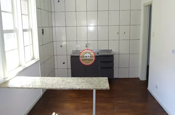 CONDOMINIO BAIXO - AP CENTRAL - PROX  REITORIA UFPR-  69,00 m²