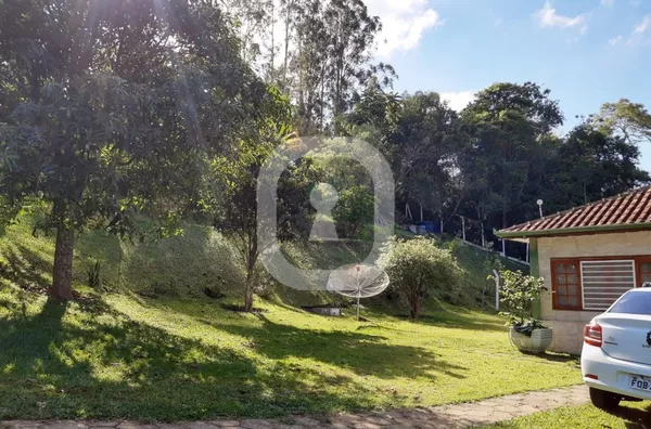 Chácara com nascentes e tanques de peixe no Sul de Minas