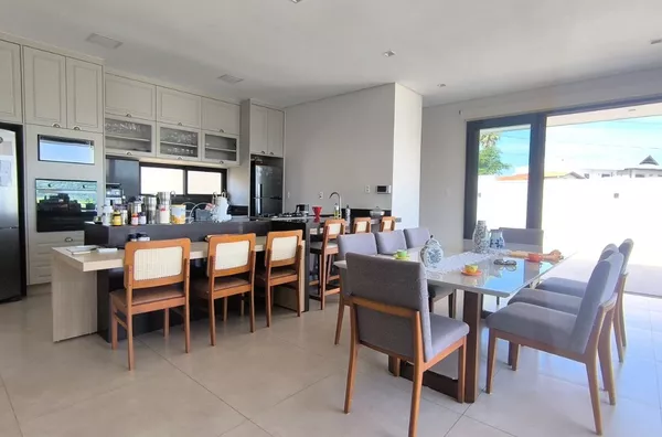 Casa de dois pavimentos para venda, 4 quarto(s),  Astúrias, Pouso Alegre