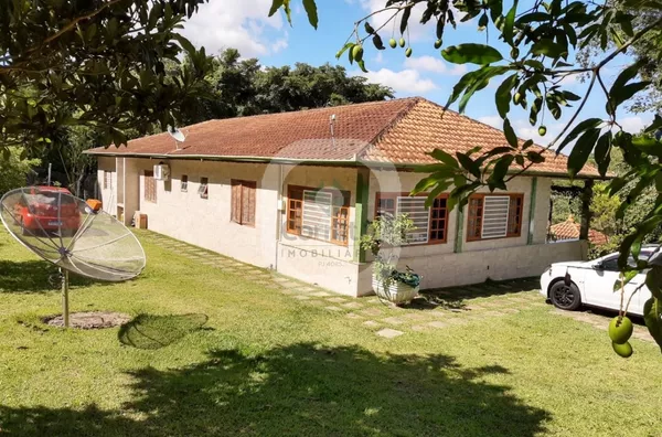 Chácara com nascentes e tanques de peixe no Sul de Minas