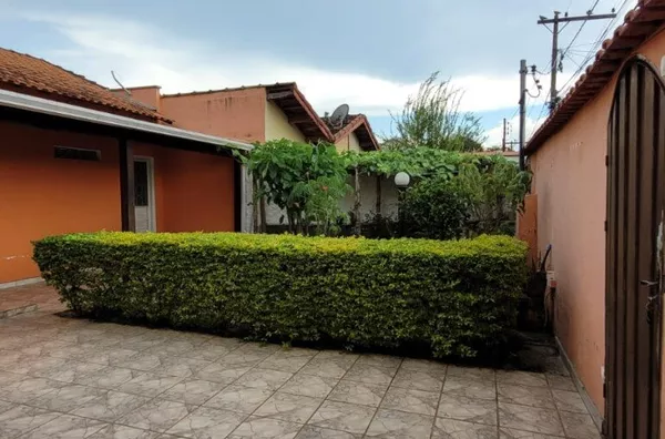 Casa Residencial lote inteiro, Bairro Arvore Grande, Pouso Alegre MG