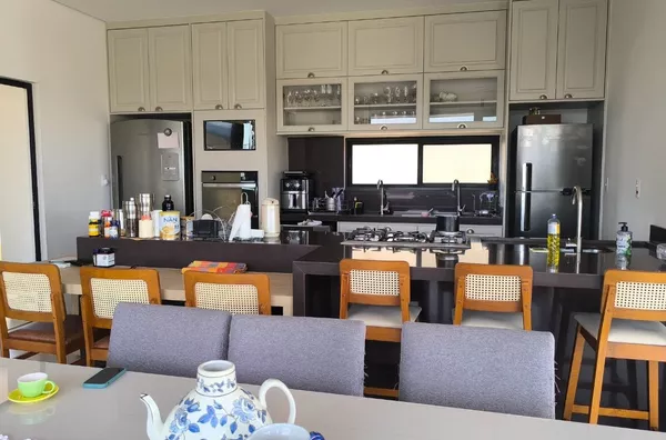 Casa de dois pavimentos para venda, 4 quarto(s),  Astúrias, Pouso Alegre