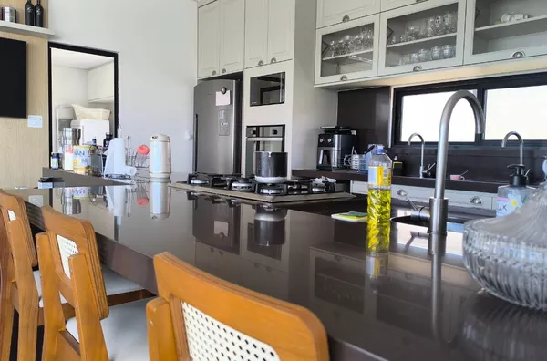 Casa de dois pavimentos para venda, 4 quarto(s),  Astúrias, Pouso Alegre