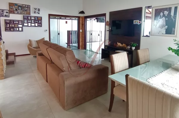 Casa com vista maravilhosa, Bairro Colina de Santa Bárbara, Pouso Alegre MG