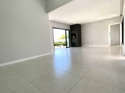 Casa para venda, com 01 suíte + 02 demi-suítes, localizada no Bairro Fraron de Pato Branco-PR - Foto 4